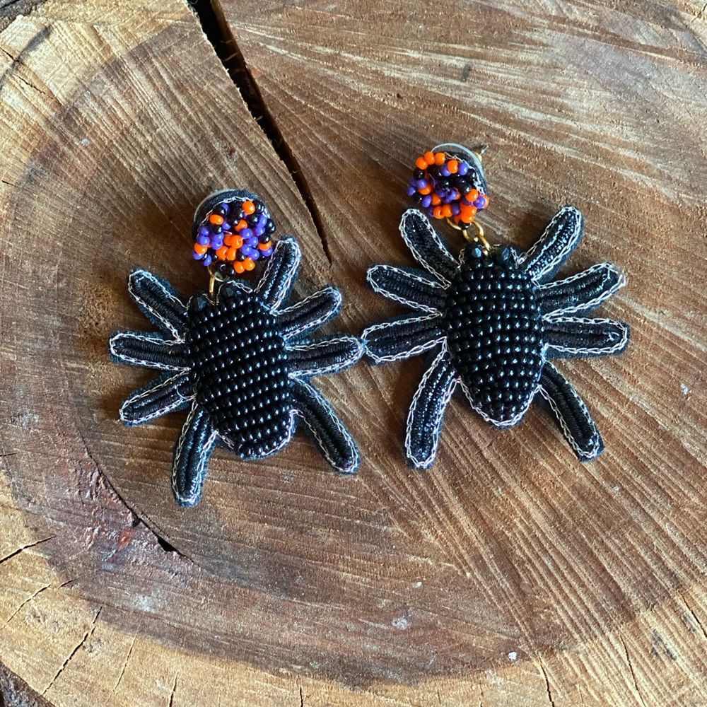 Halloween spider seed bead earrings